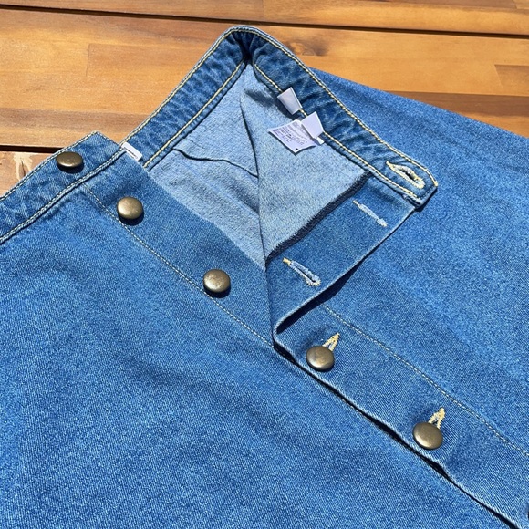 American Apparel Button Front Denim Skirt - Picture 2 of 10